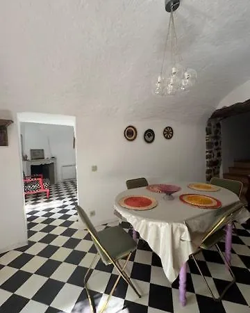 Casa Divota Au Coeur D'un Village Paisible